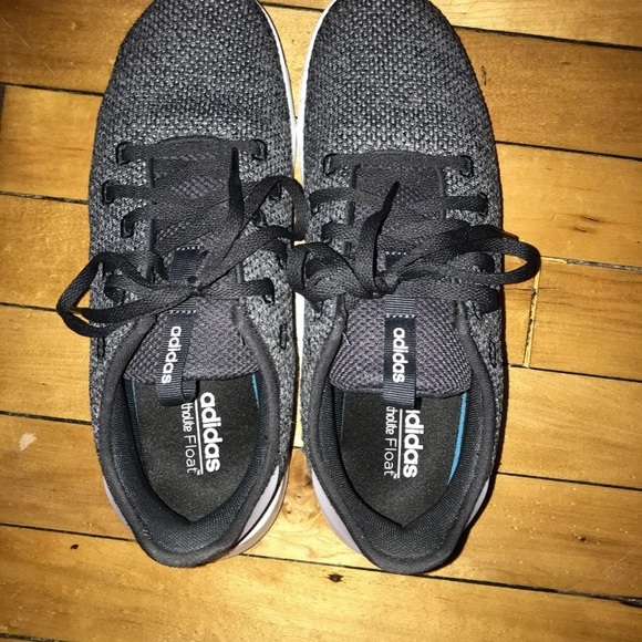 Adidas tennis shoes - Picture 4 of 6